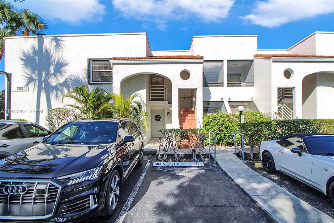 This 3 bedroom, 2 bathroom garden corner apartment is located in a desirable Aventura community.