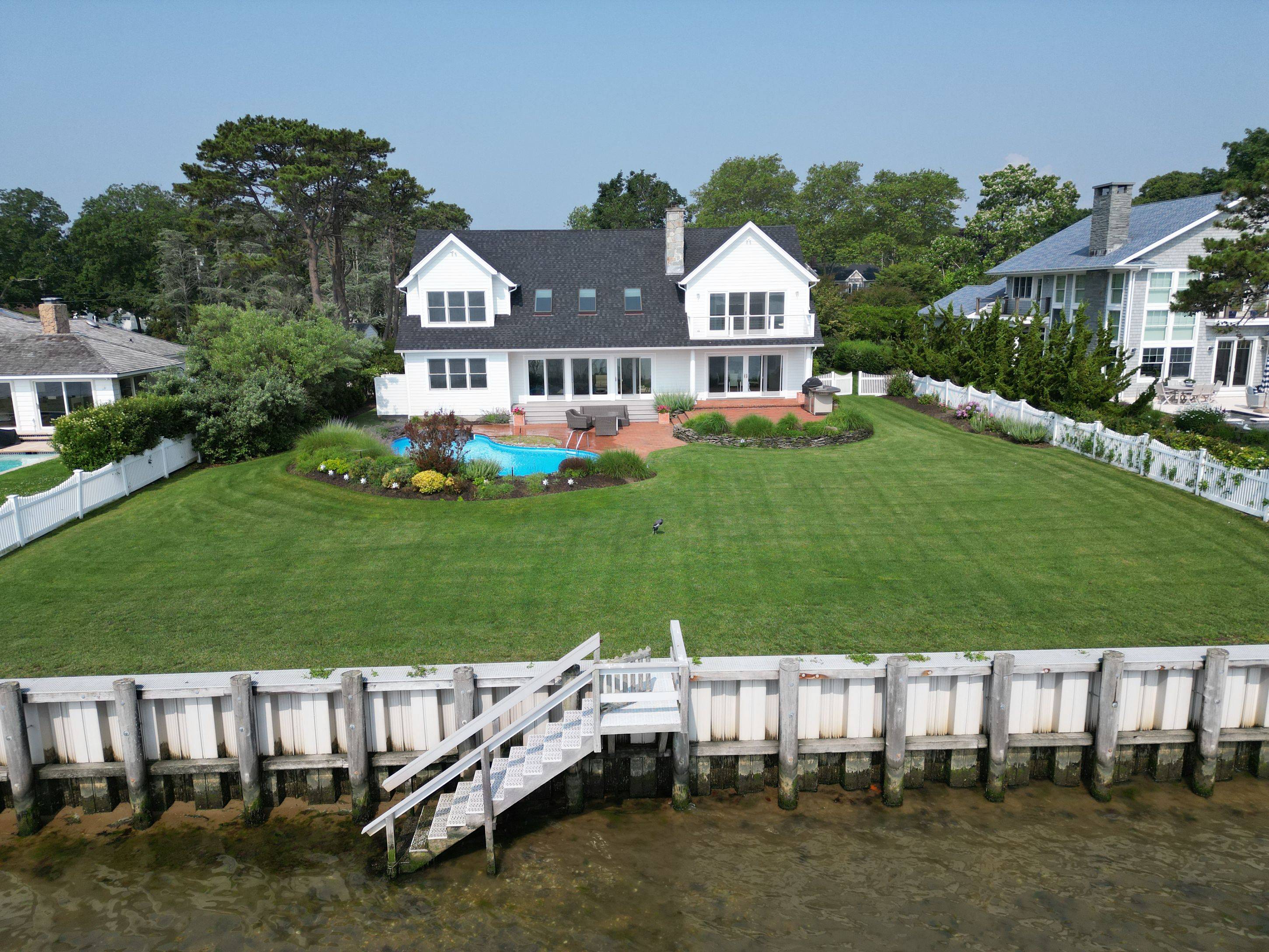 Idyllic Waterfront East Quogue