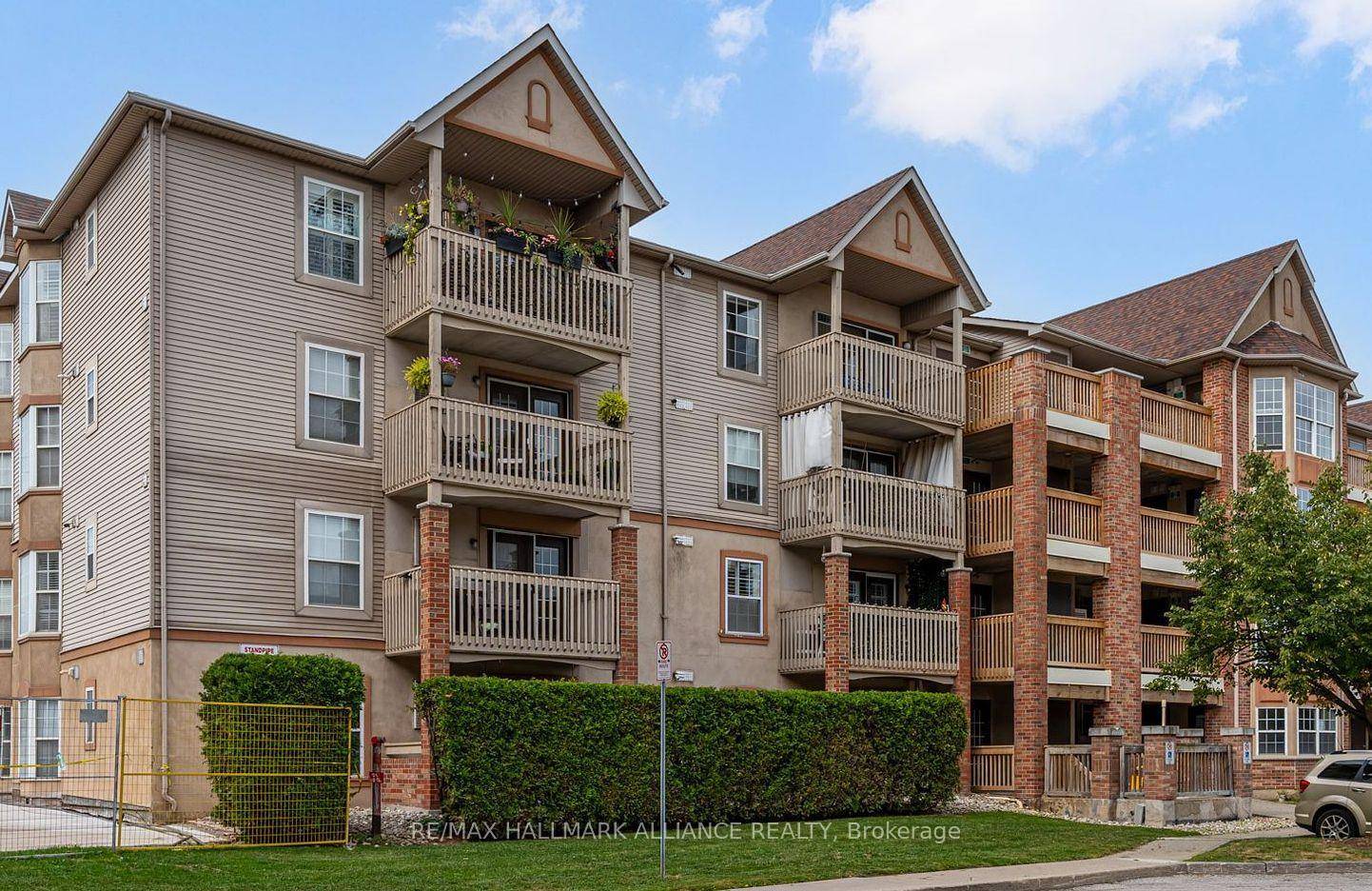 Welcome to Tansley Gardens, a quiet and family oriented community in the heart of Burlington.