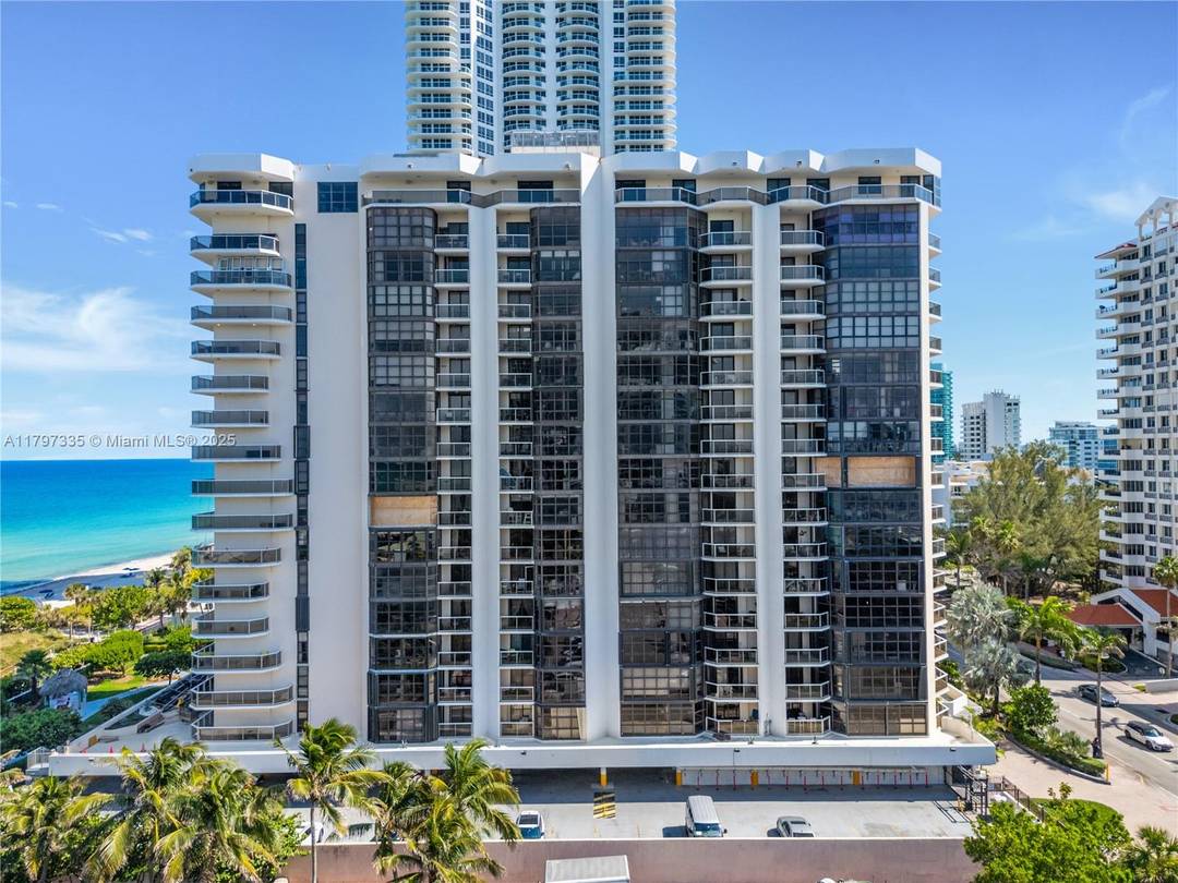 Gorgeous Oceanfront 2 Bedroom 2 Bathroom Condo in the Heart of Miami Beach.