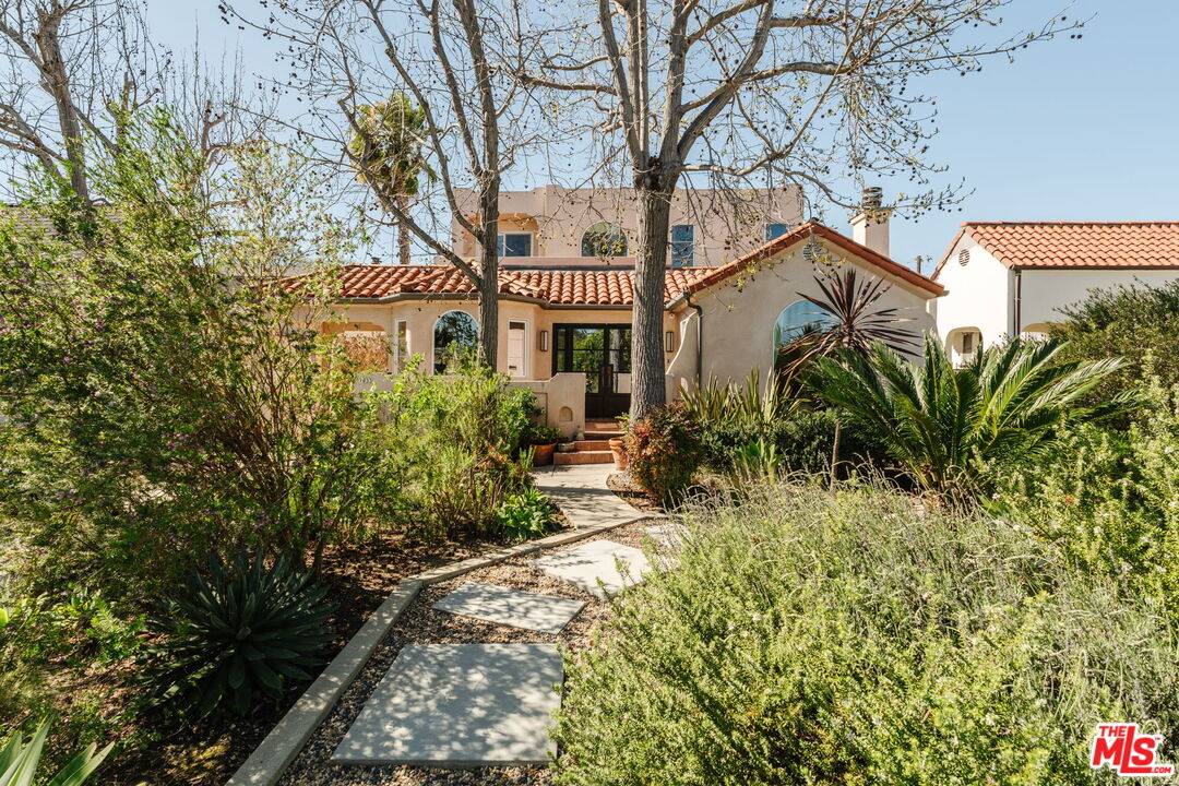 1633   Hi Point St 5BR Beverlywood La