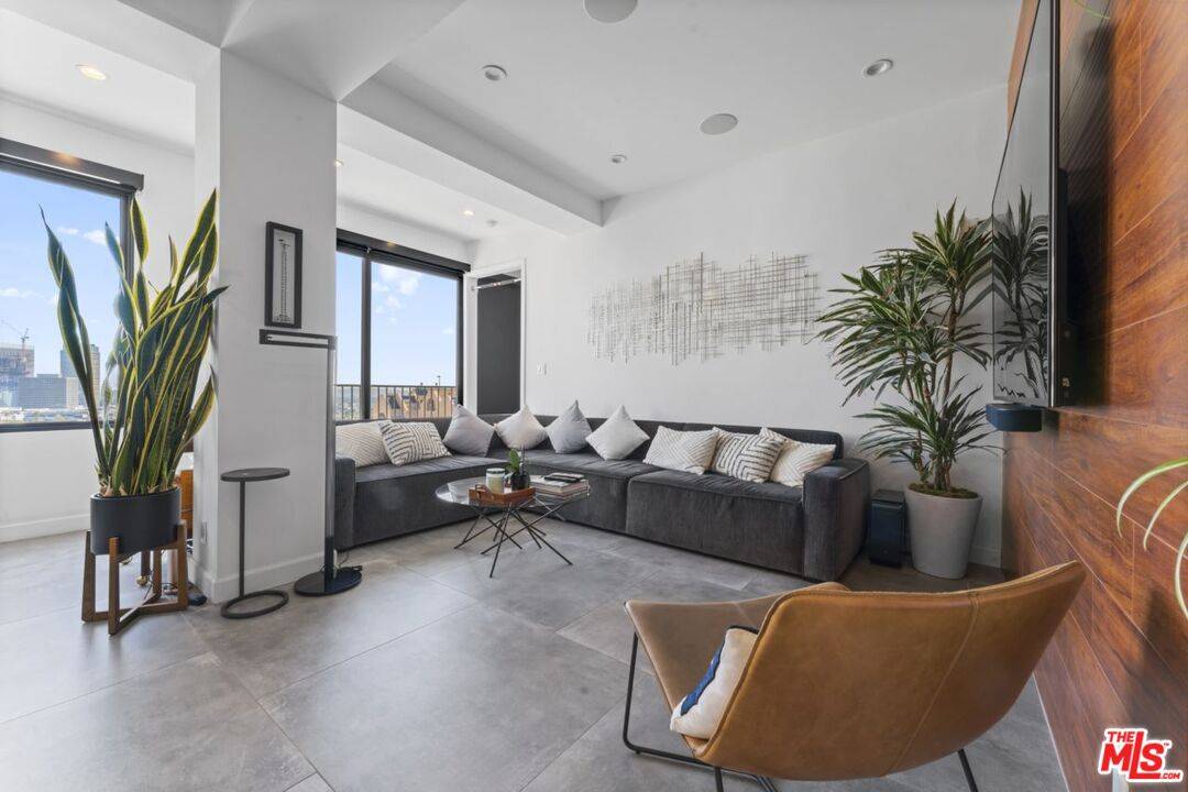 10501 Wilshire Blvd 1BR Westwood La