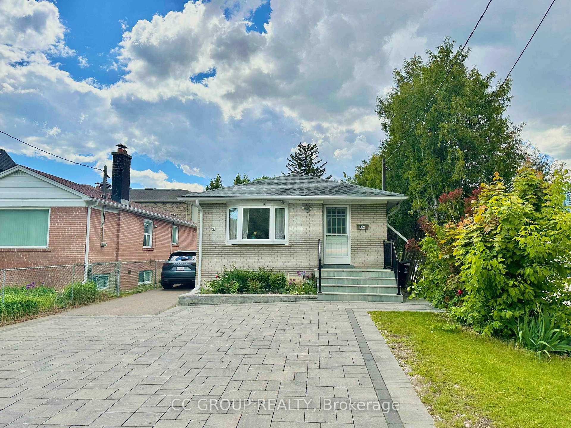 Renovated Brick Bungalow In Prime Willowdale East Community !