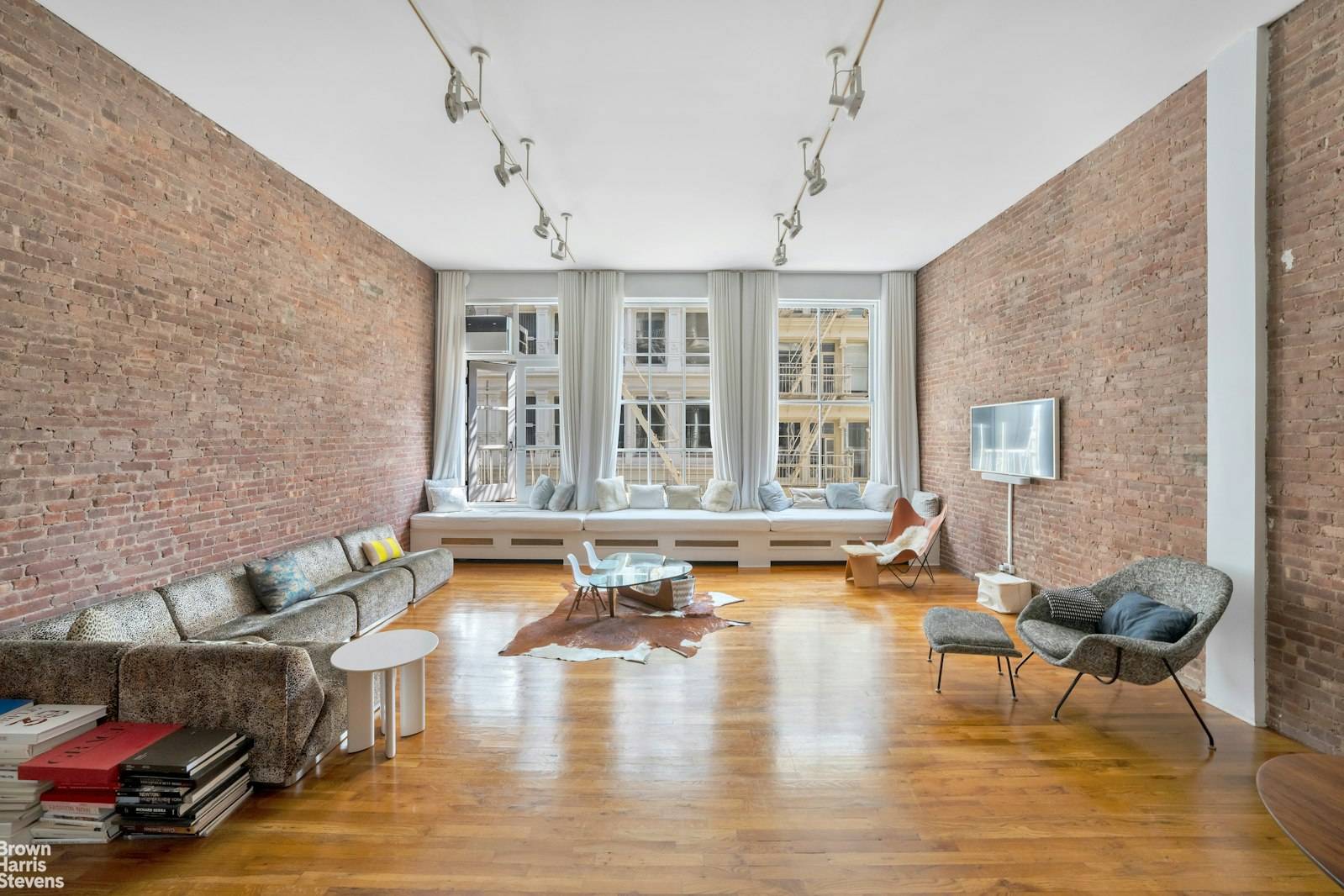 Loft 3 at 125 Greene Street is a full floor, private keyed elevator home in a well maintained Boutique Coop on one of SoHo's most desired streets.