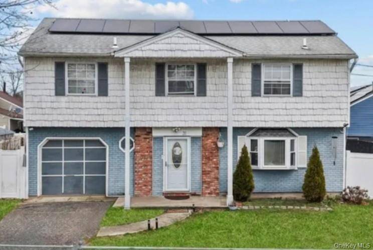 For rent nice 4 bed rooms, 1 bath, open concept Living room Kitchen.