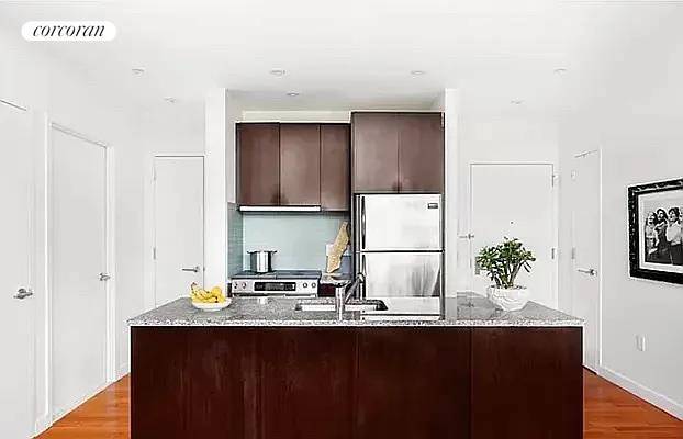 HUGE PRIVATE TERRACE WITH HUDSON RIVER VIEWS March Move in Icon is like no rental residence ever built.