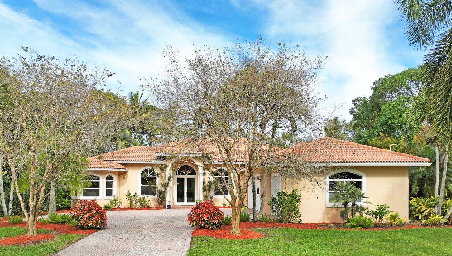 Golf course and preserve view home in guard gated community of Old Trail in Ranch Colony.