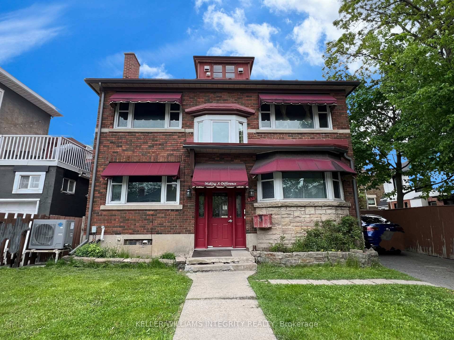 Welcome to this bright and spacious second level unit with 4 bed 1 bath and kitchen amp ; sunroom in a beautifully maintained duplex located in the vibrant heart of ...