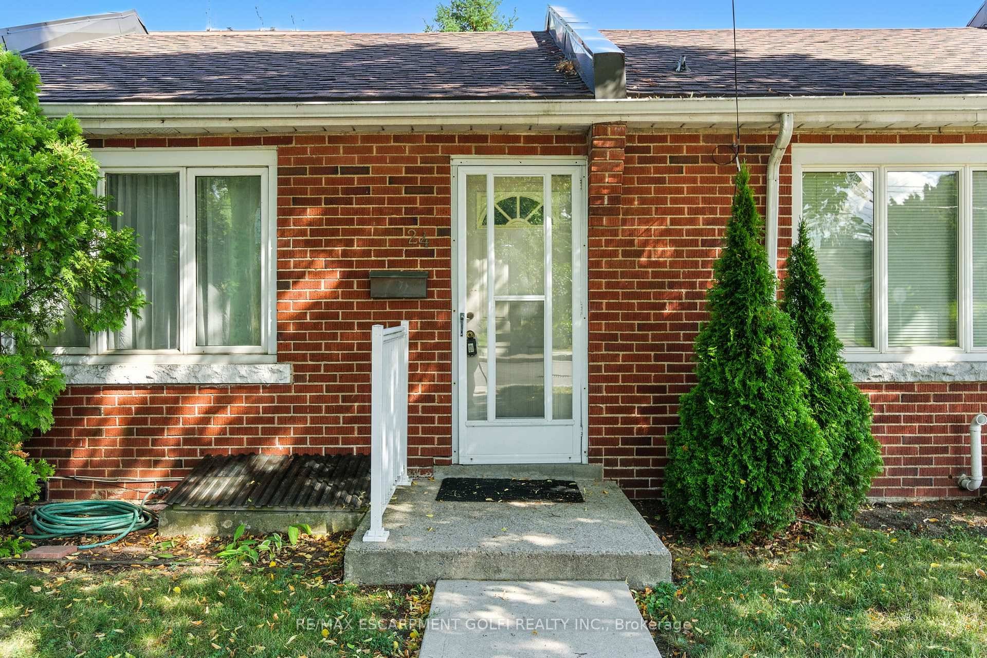 Convenience and value come together in this charming co op townhouse, ideally located in the sought after Westdale community.