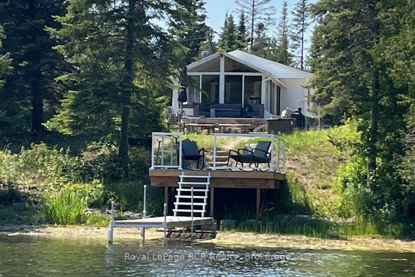 FANTASTIC CHIEF'S POINT RIVERFRONT COTTAGE with Private Dock and Breathtaking Views !