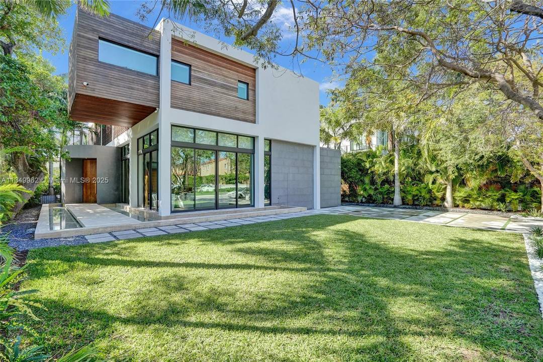 JUST COMPLETED ! NEW CONSTRUCTION !