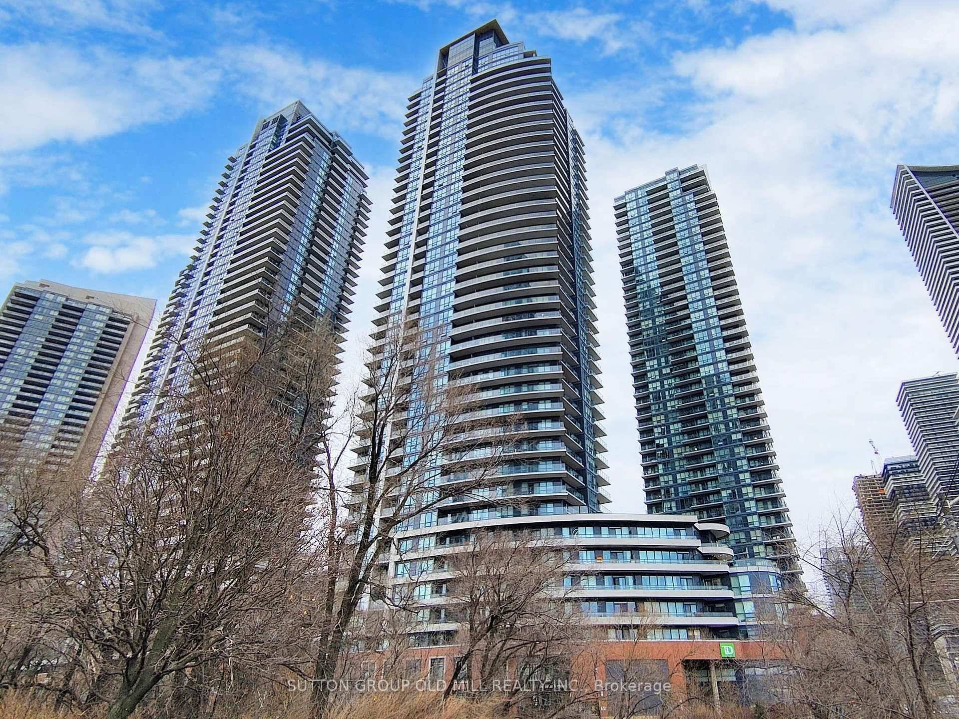Step Into Luxury. 2 Bedroom Condo With Huge Balcony, Open Concept, Stunning Unobstructed Lake View On The 38th Floor !