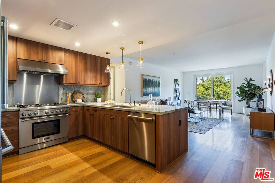 1705   Ocean Ave 2BR Santa Monica La
