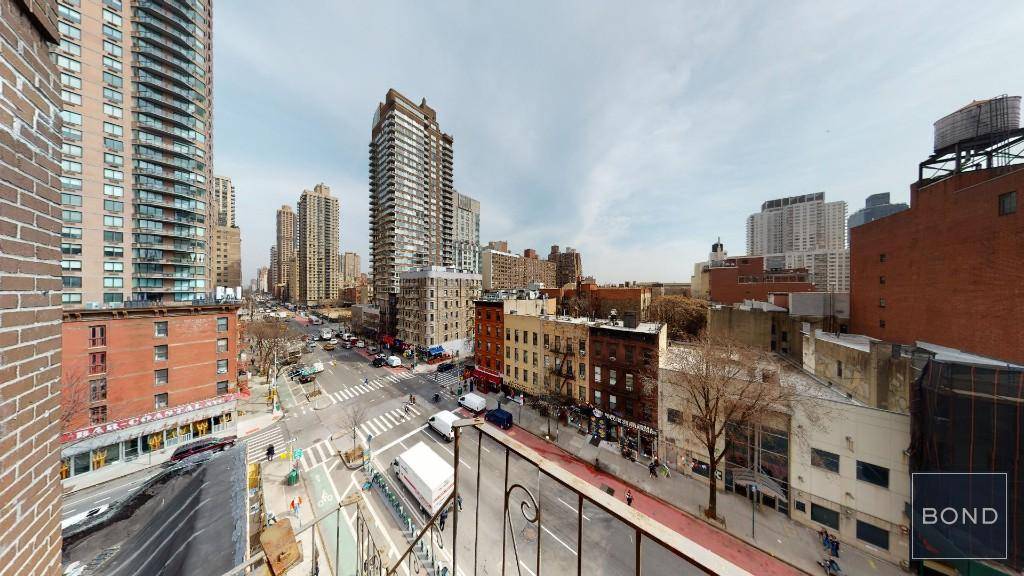 Large 1 bedroom duplex in prime UES location !