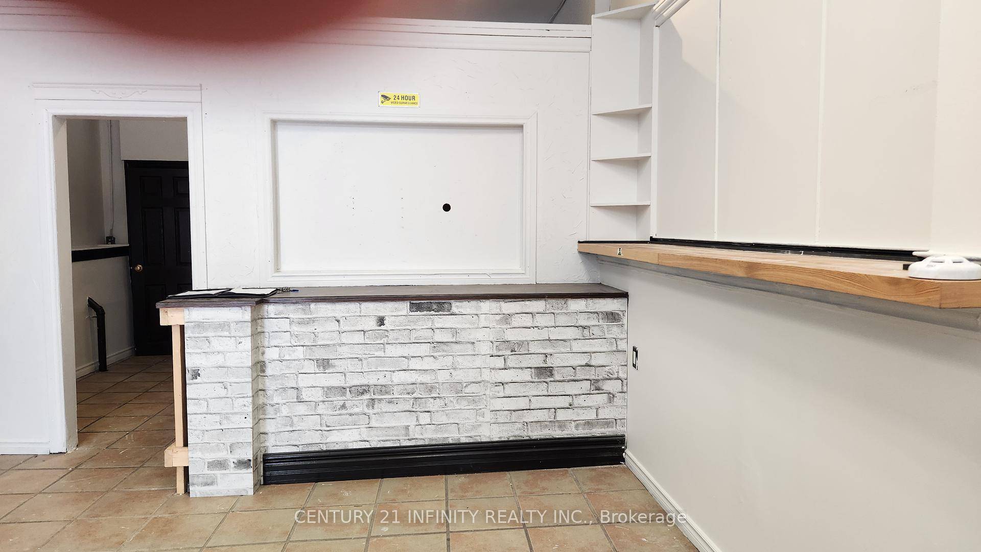 Great Storefront Location On Simcoe Street South.