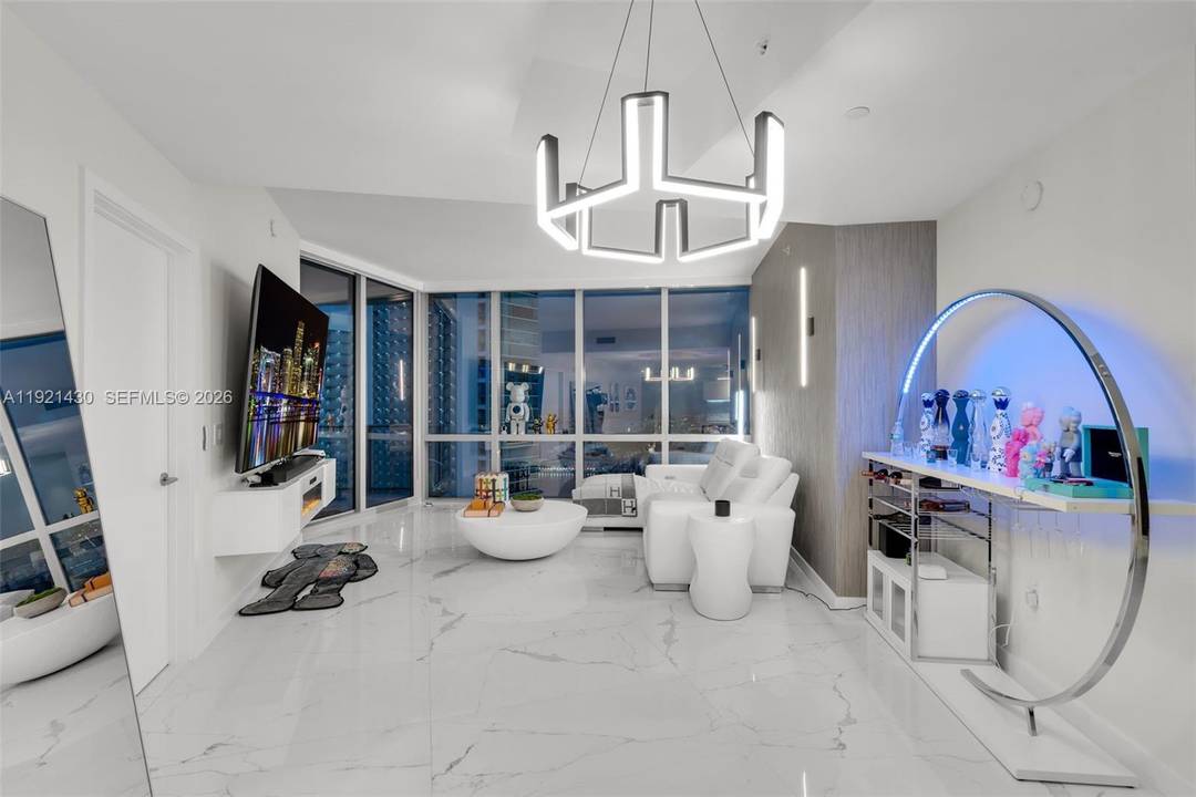 Welcome to Paramount Miami Worldcenter home to the most amenities in the world.