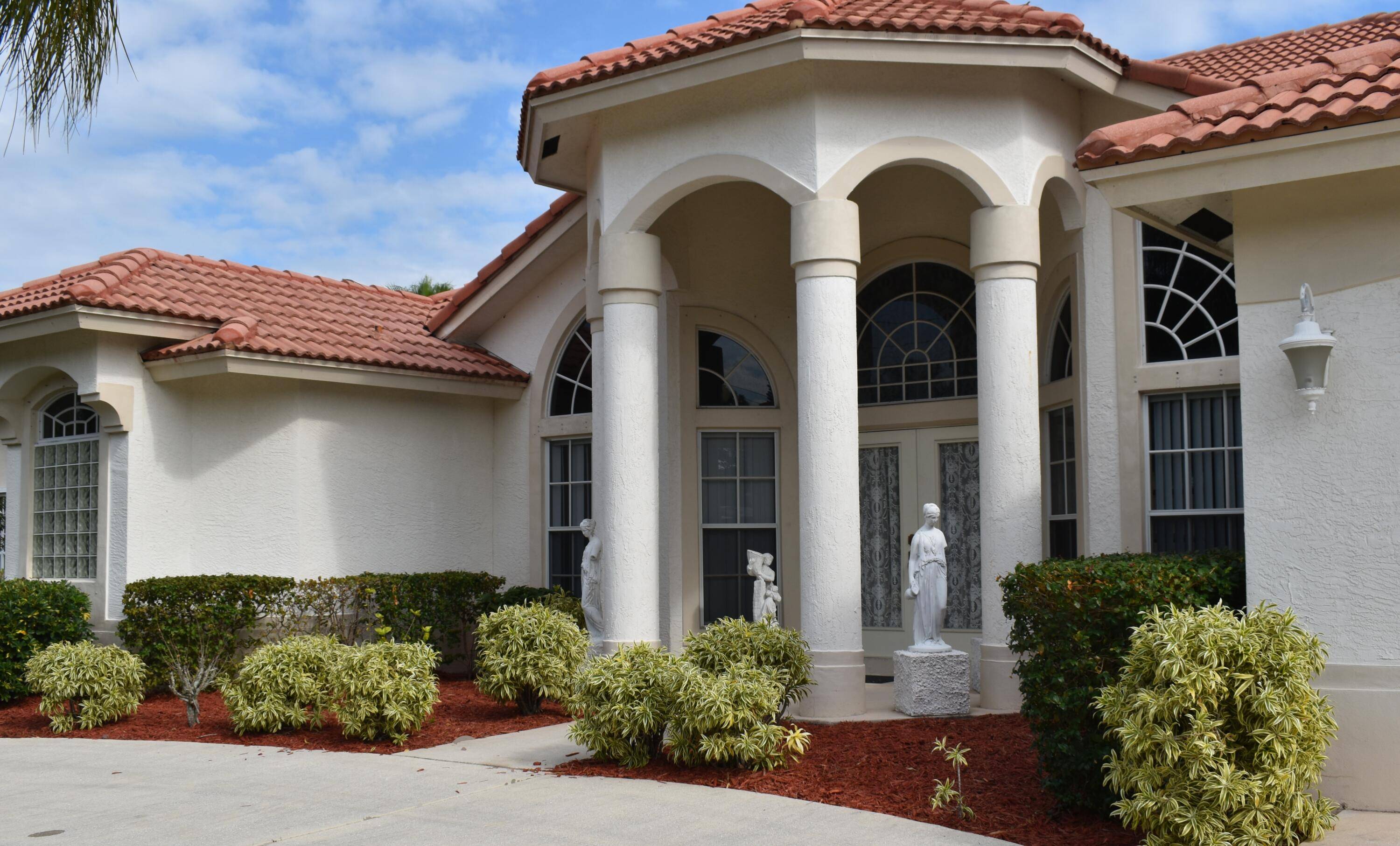 Looking for a huge home ?