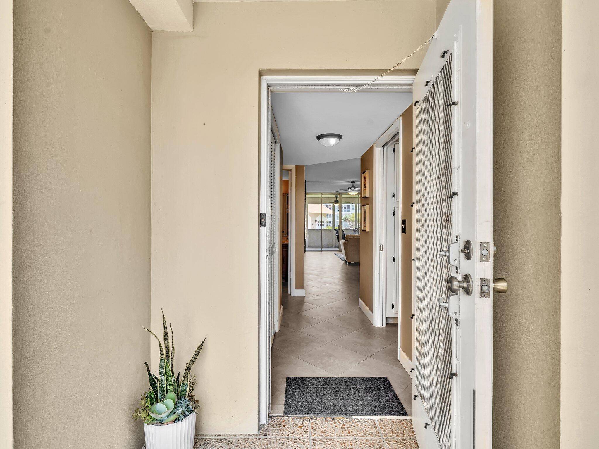 1. 1 MILE TO THE BEACH IN THIS VACATION LIFESTYLE LOCATION !