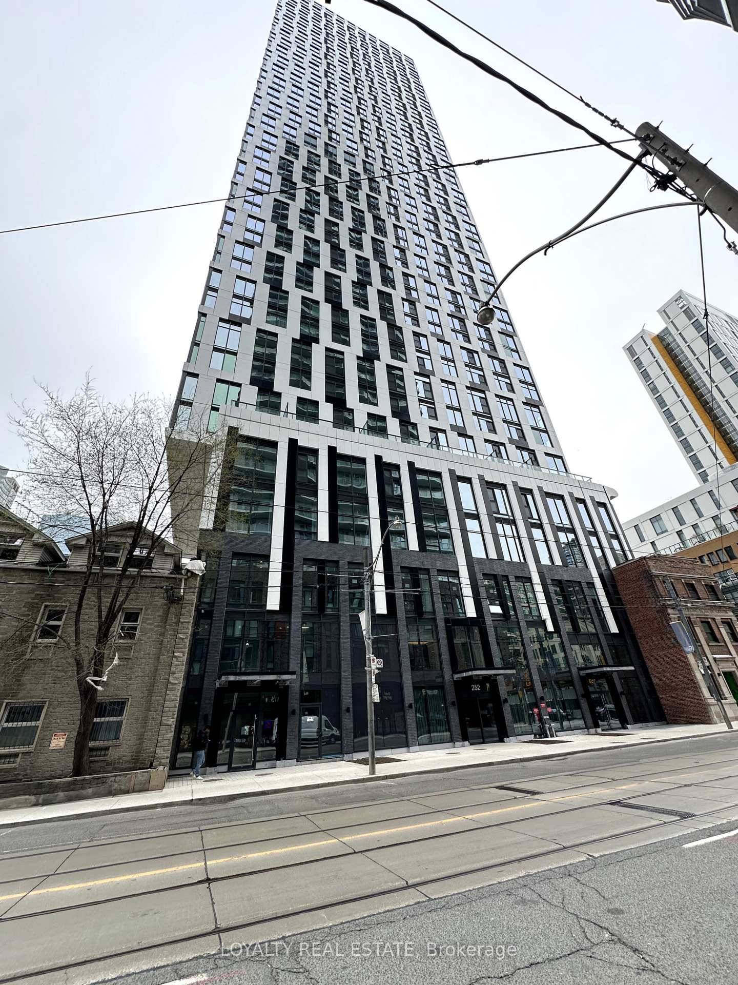 This large west facing corner unit features a smartly designed 1 bedroom den layout with an open concept living space.