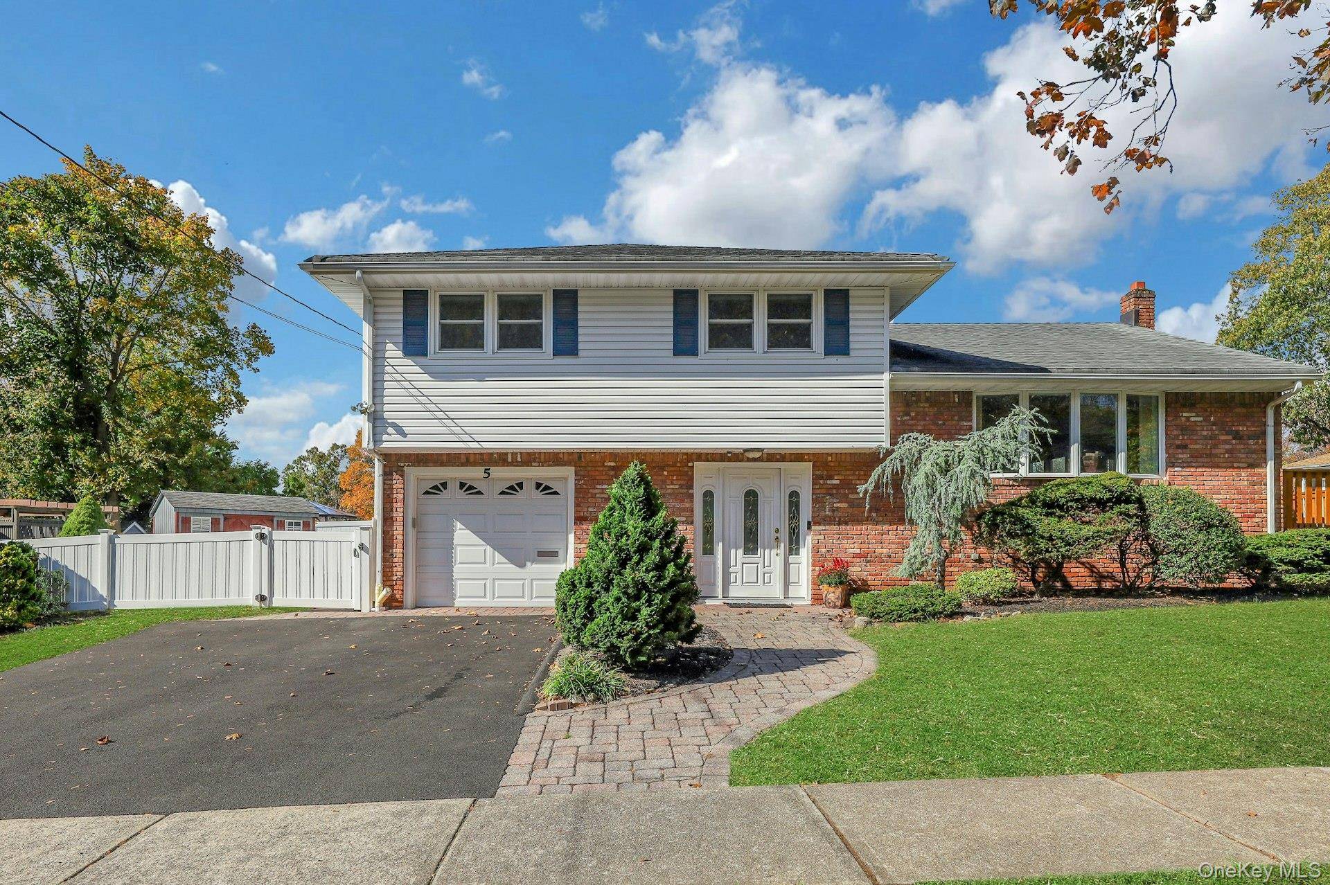 Welcome to 5 Forest Knoll Drive !