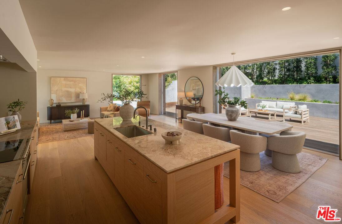 1670 Comstock Ave 4BR Westwood La
