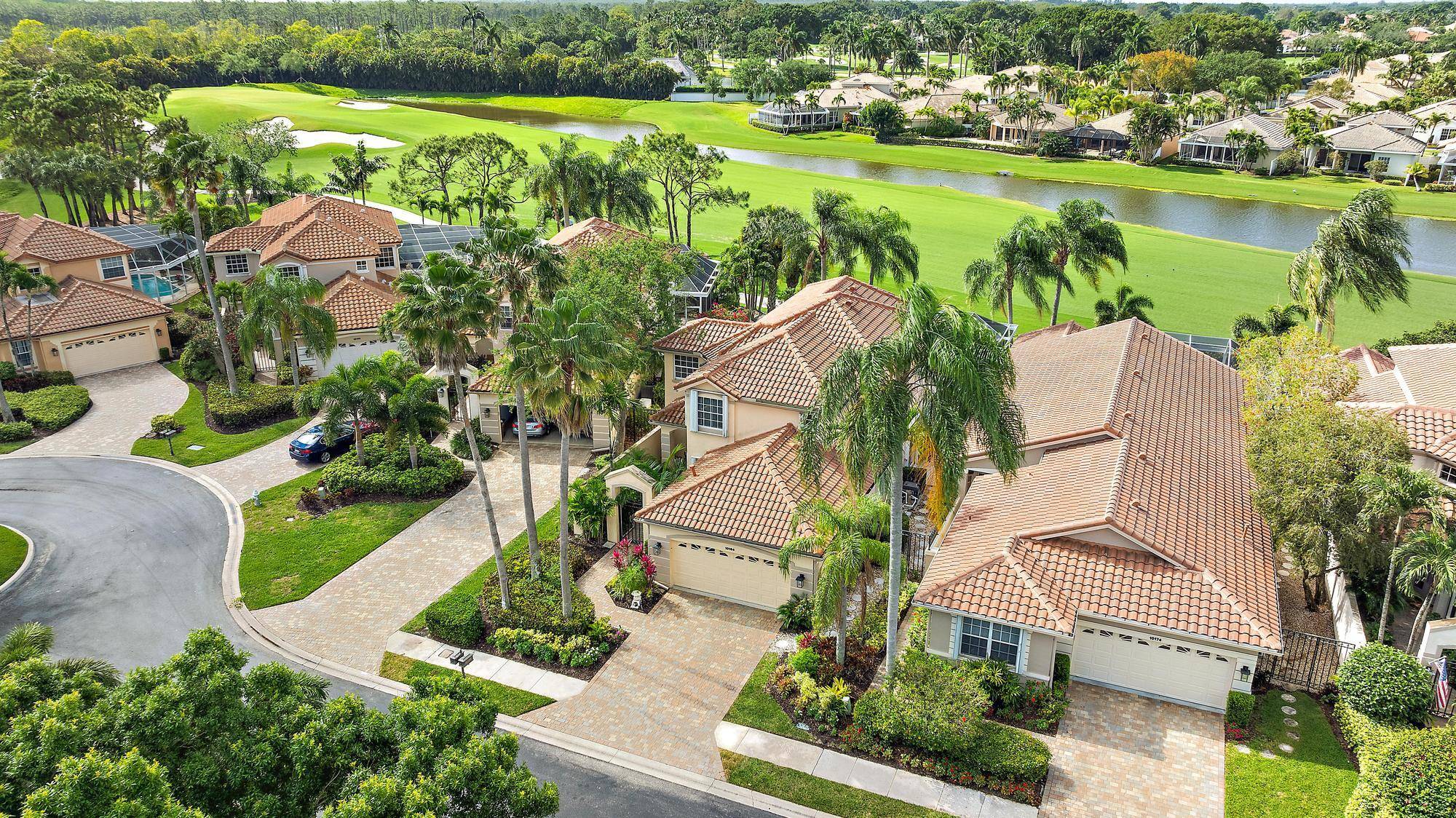 IMMEDIATE PREMIER GOLF MEMBERSHIP AVAILABLE WITH THE PURCHASE OF THIS HOME.