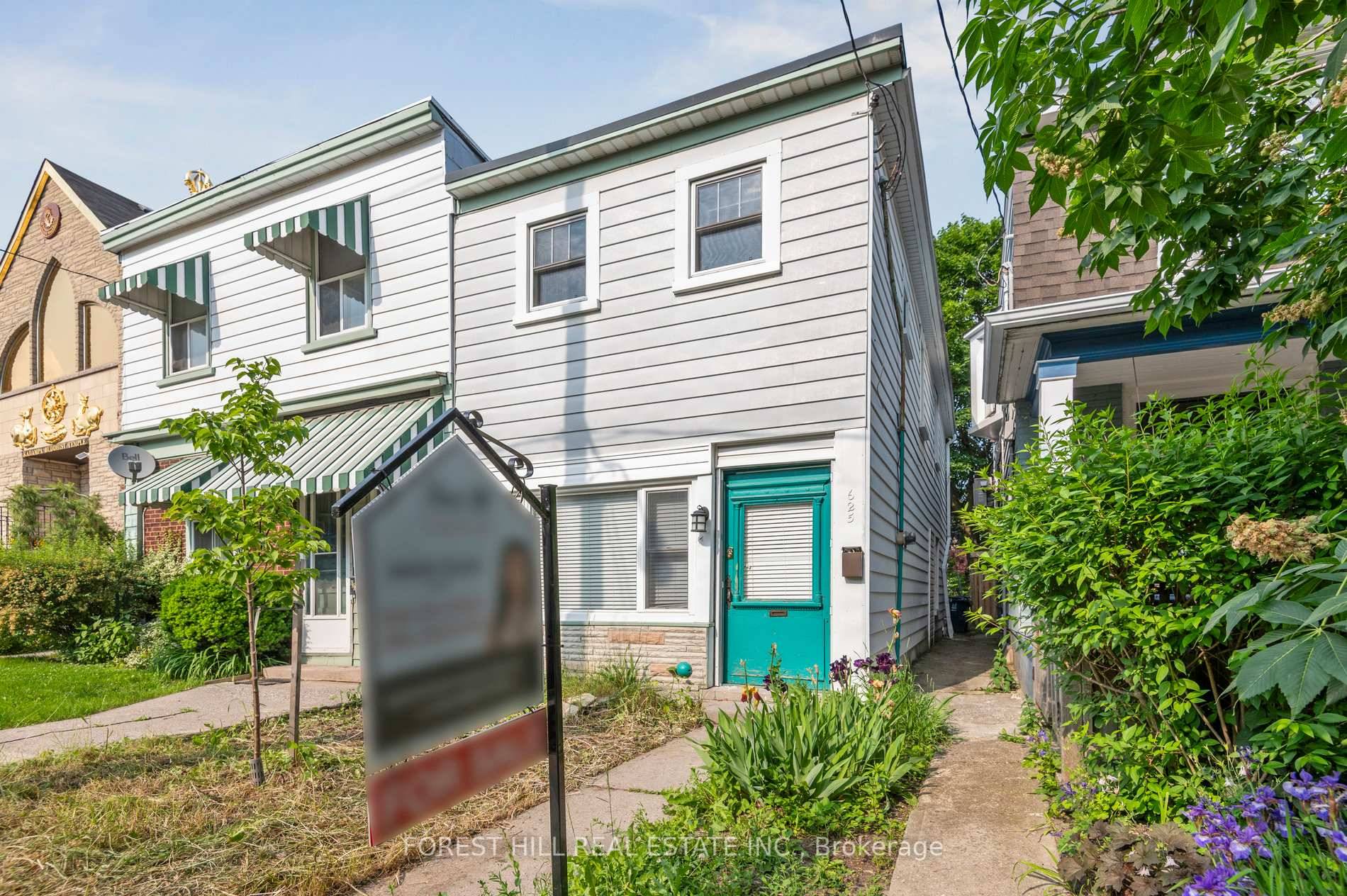 Rare detached Welcome to 625 Crawford St in the heart of Little Italy !