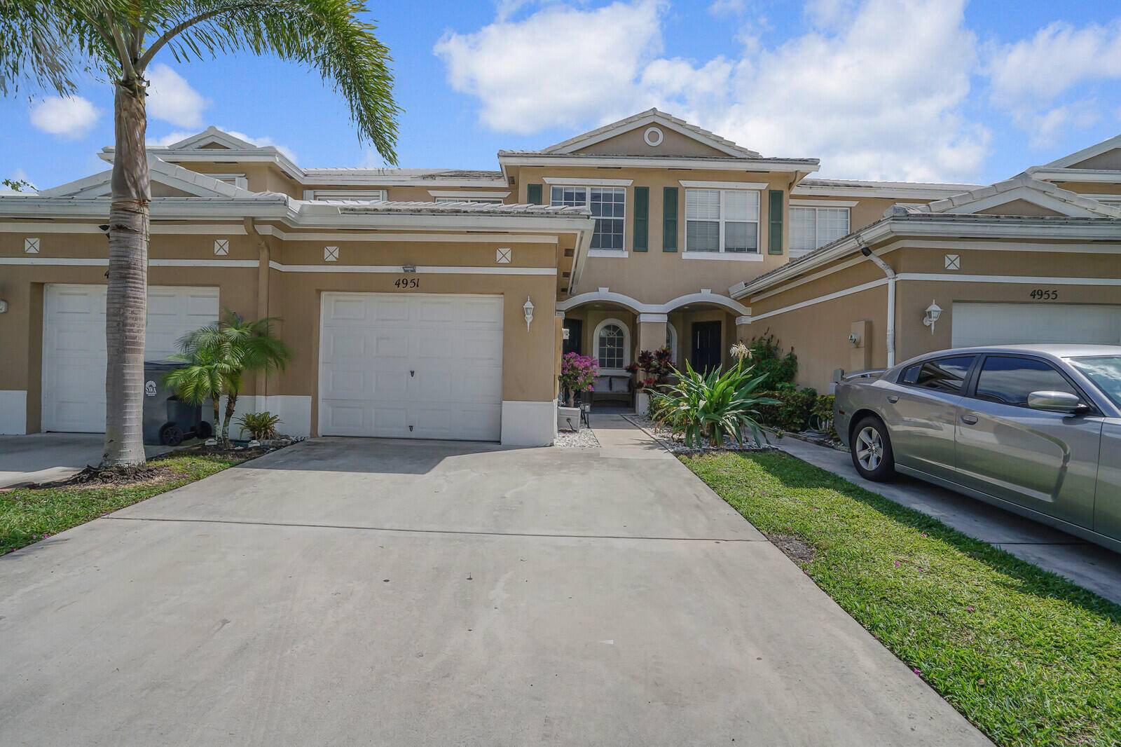 Perfect starter home located in the heart of Palm Beach County.