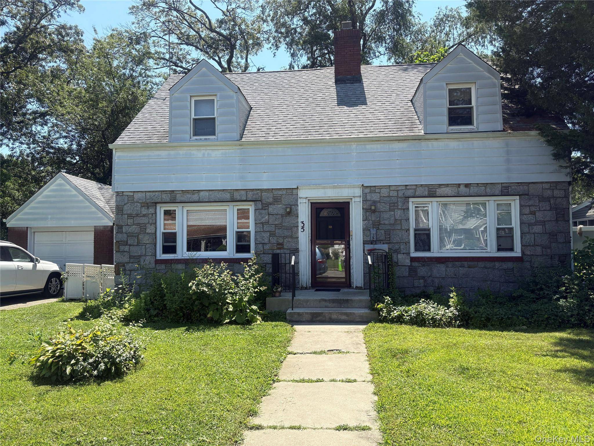 Great property located in the heart of this beautiful Community.