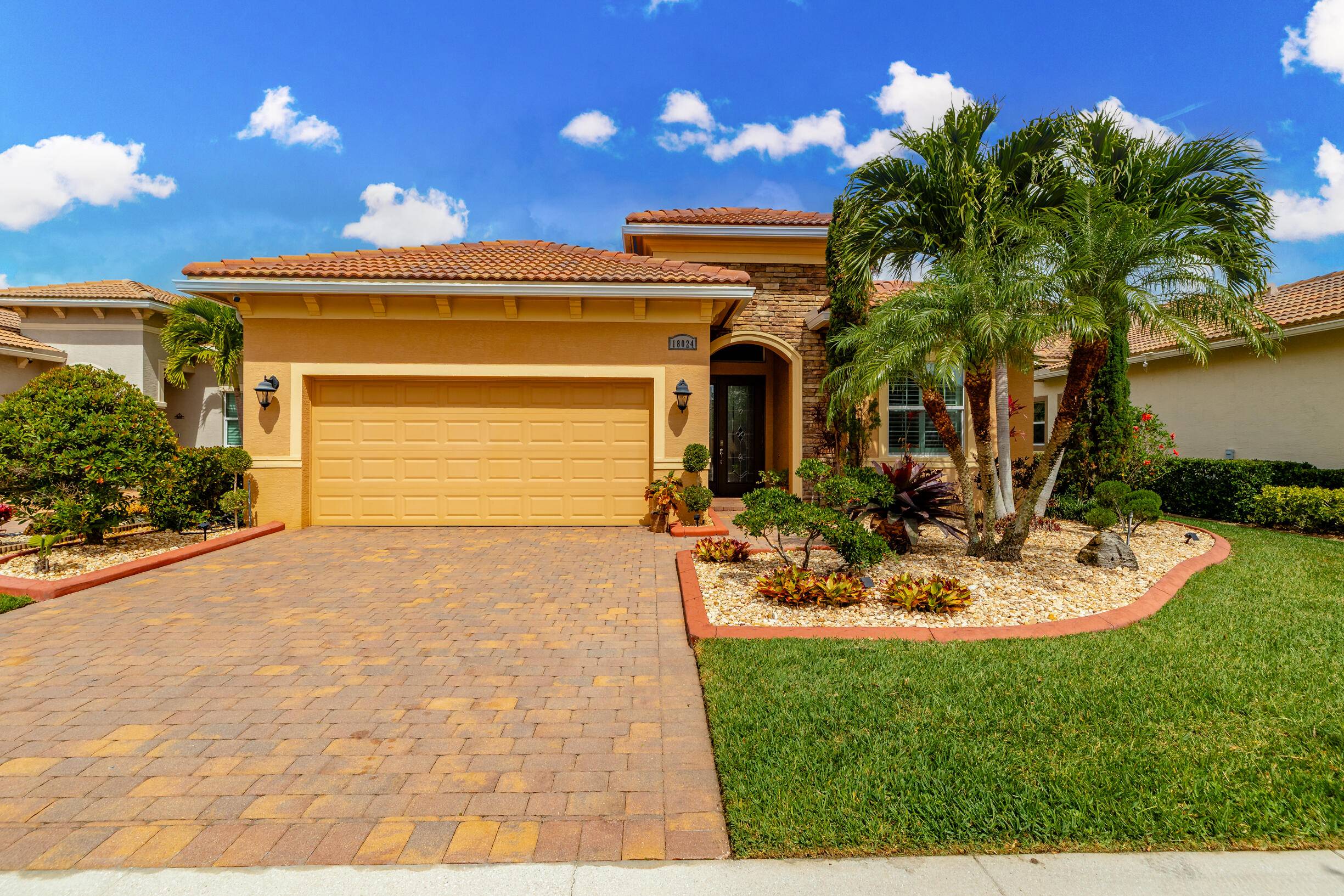 Eyes Here ! Move in ready home located in the sought after community of PGA Verano.