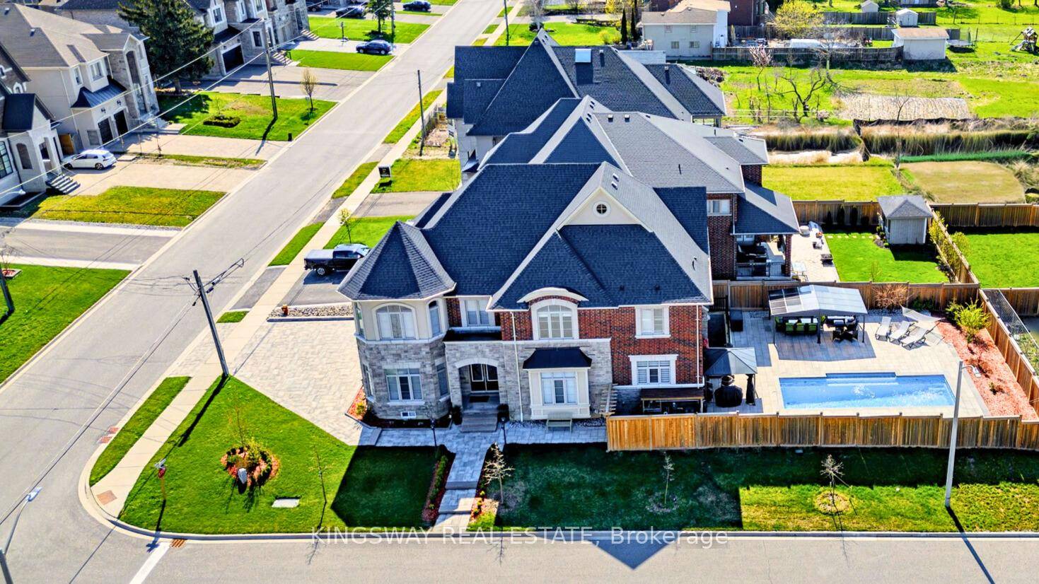 NESTLED AMONG CUSTOM LUXURY HOMES, THIS ONE CHECKS ALL THE BOXES !