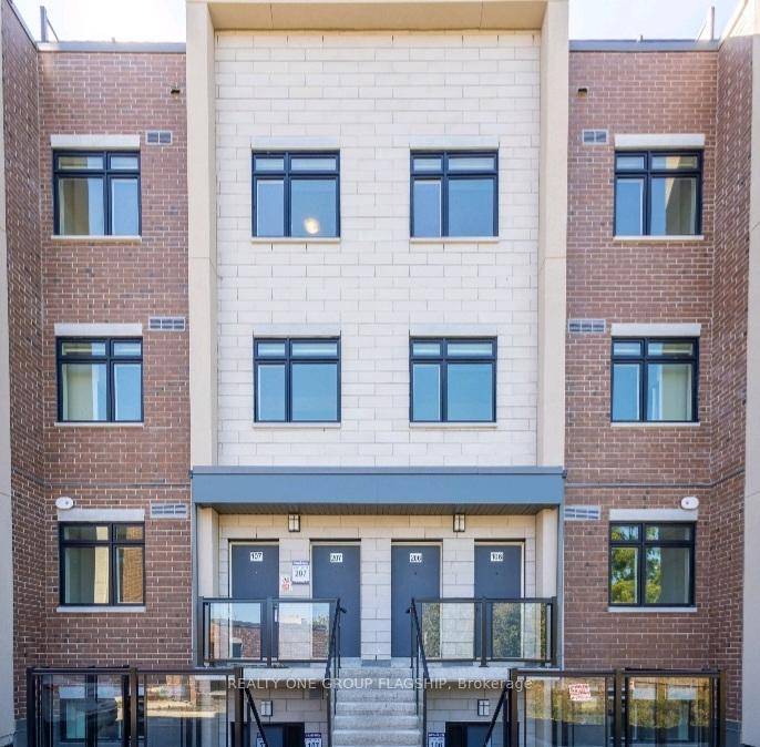 Welcome To This Gorgeous Stacked Townhouse, Located In The Most Desirable Lakeview Neighborhood.