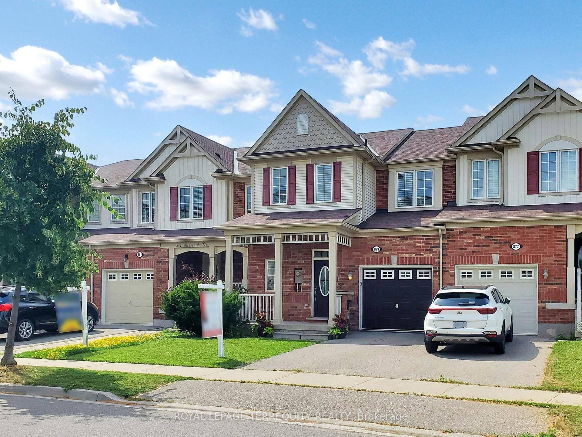 Located in Miltons highly sought after Willmott neighbourhood, this beautifully maintained 3 bedroom, 3 bath freehold townhome offers over 2, 200 sq.