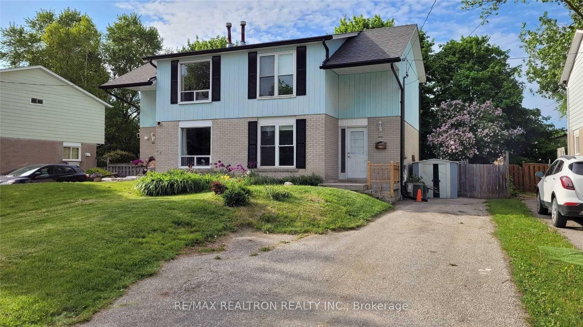 Location ! Location ! This Beautiful And Spacious 2 stories Is A Must See !