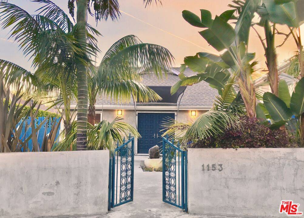 1153  N Poinsettia Pl 2BR Hollywood Hills East La