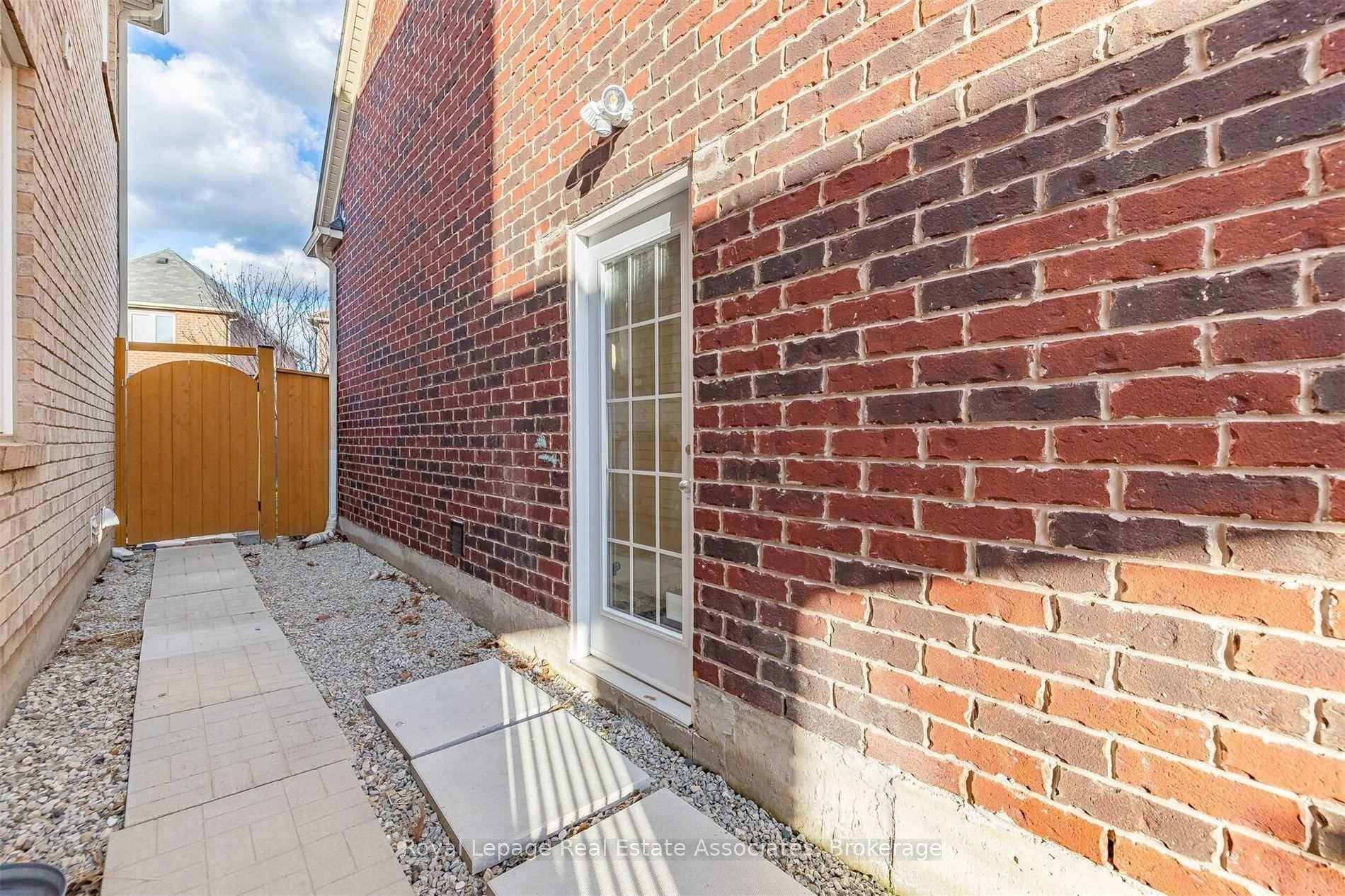 Located in a beautiful, family friendly green neighborhood of Milton, this bright and spacious unit offers comfort and convenience in one package.