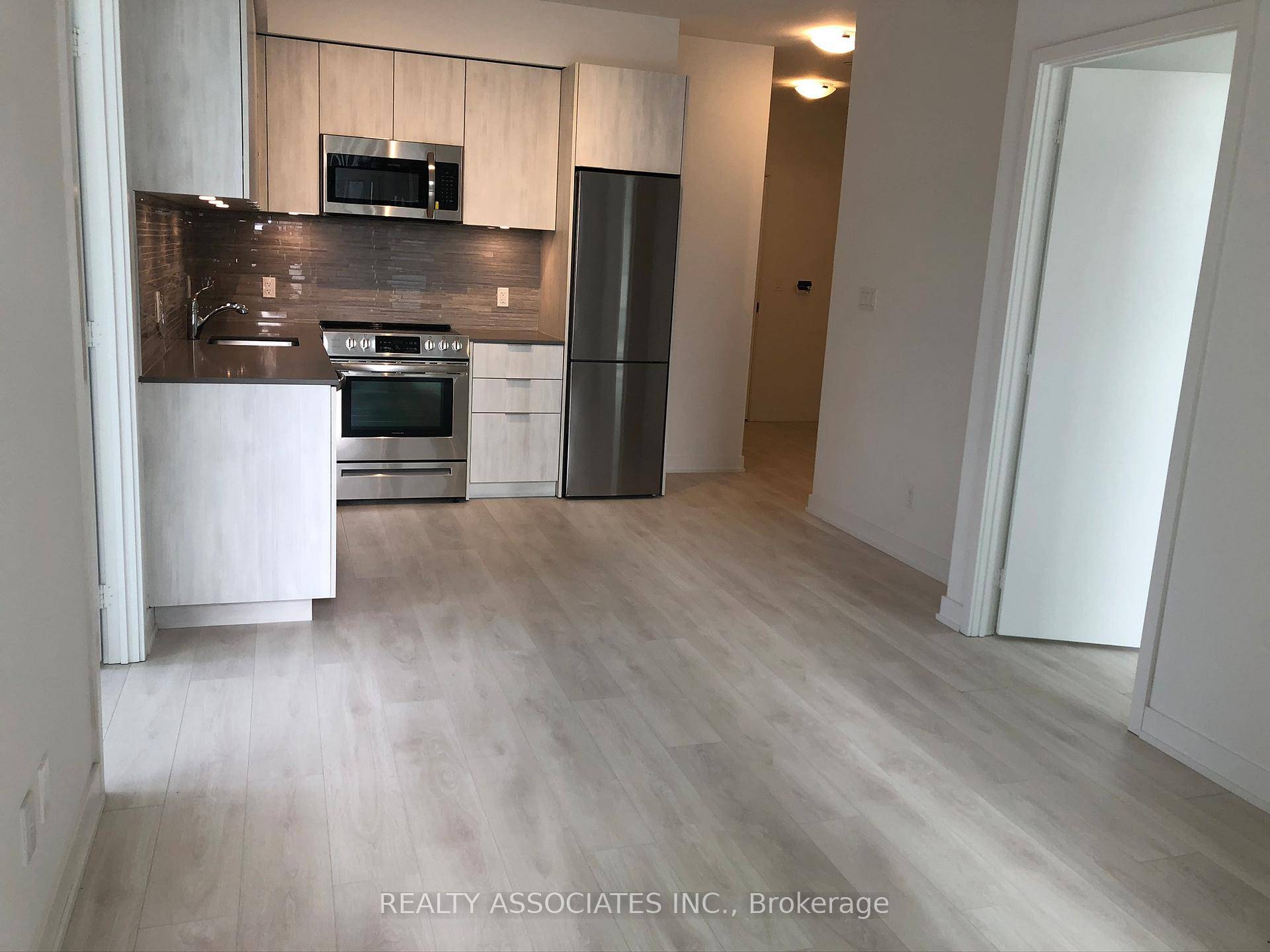 Upgraded 2 bedroom 2 bath at the heart of Liberty Village.