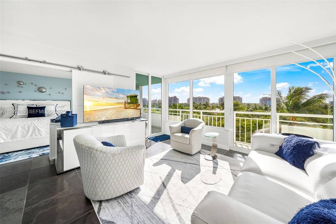 Discover luxury living in this beautifully renovated 2 bedroom, 2 bath condo in South of Fifth's premier location just steps to the beach amp ; fine dining.