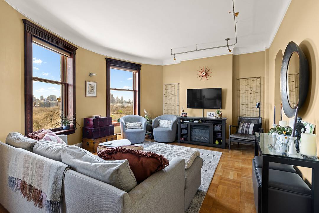 Perched above the treetops of Central Park, Apartment 106 at 418 Central Park West is an exceptional two bedroom, two bathroom residence offering one of New York City's most coveted ...