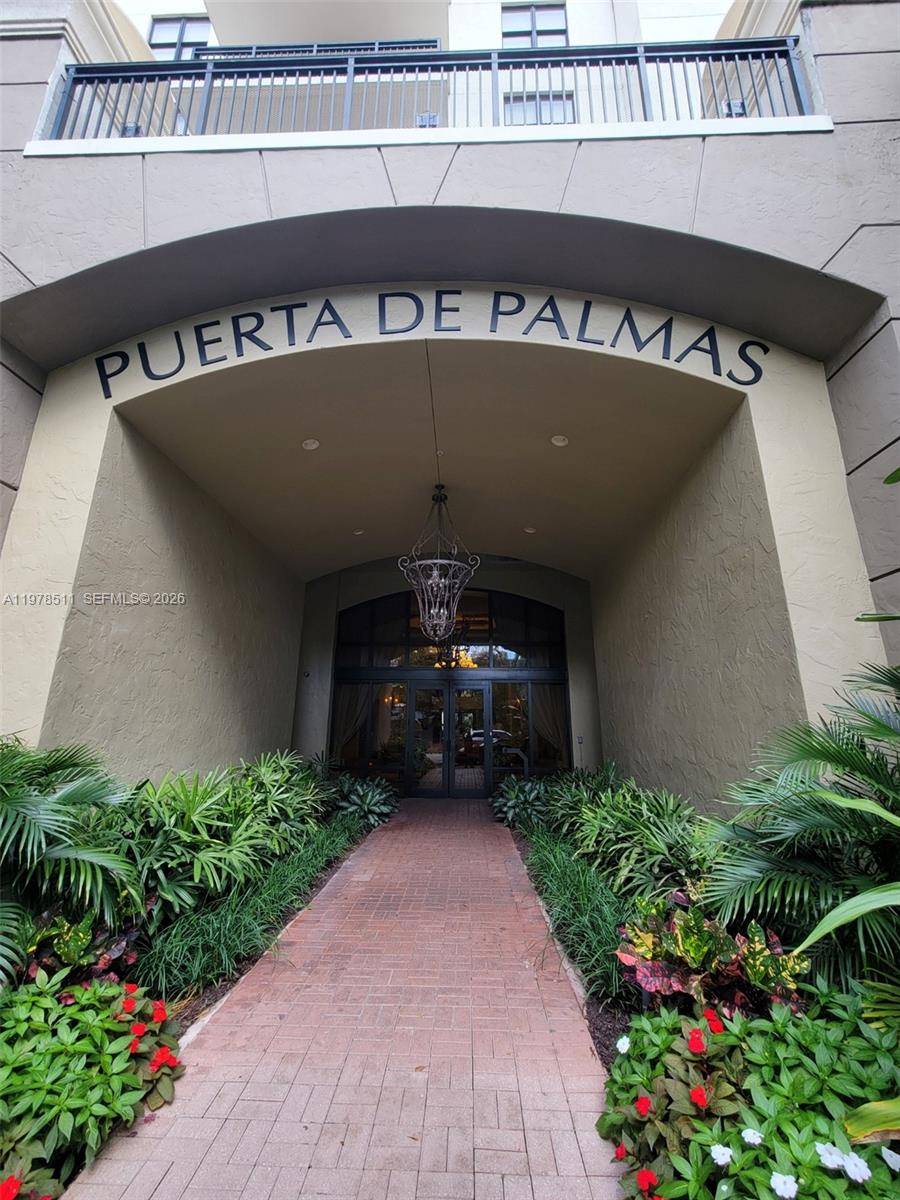 One of the most elegant buildings in the heart of Coral Gables, welcome to Puerta de Palmas !
