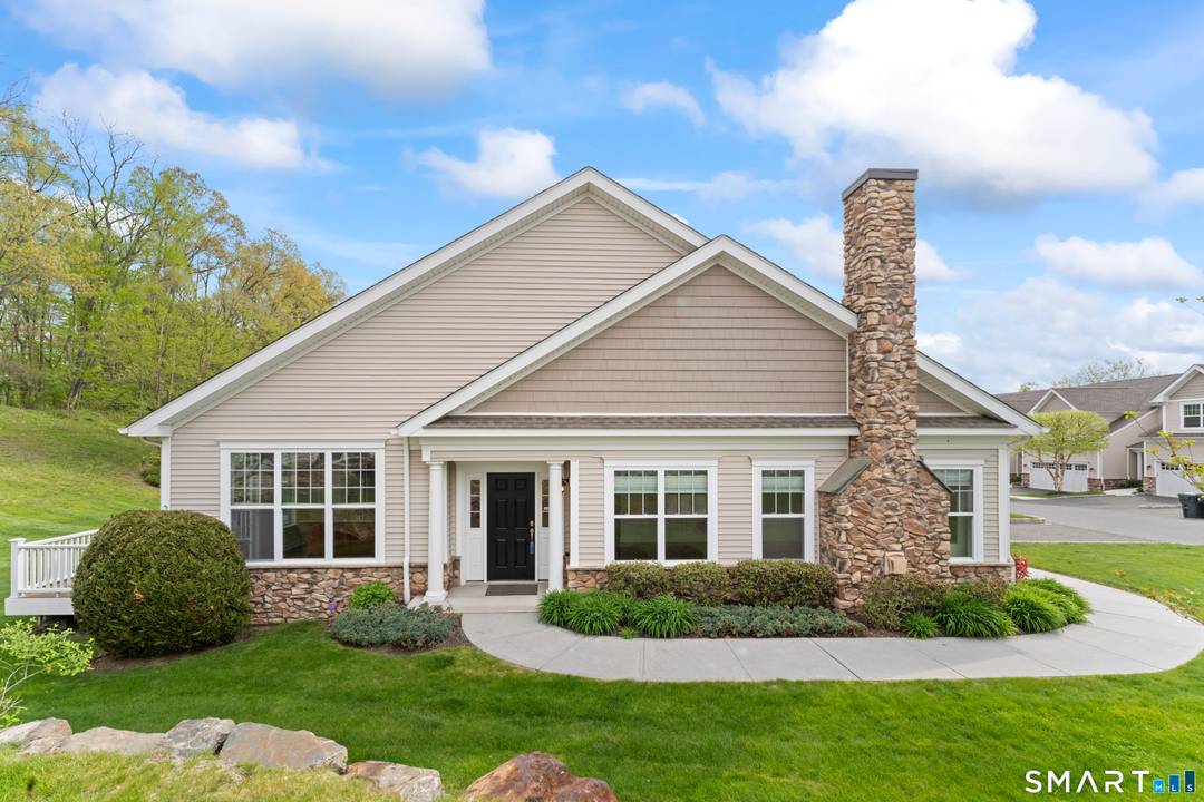 Welcome to easy living at Newtown Woods !