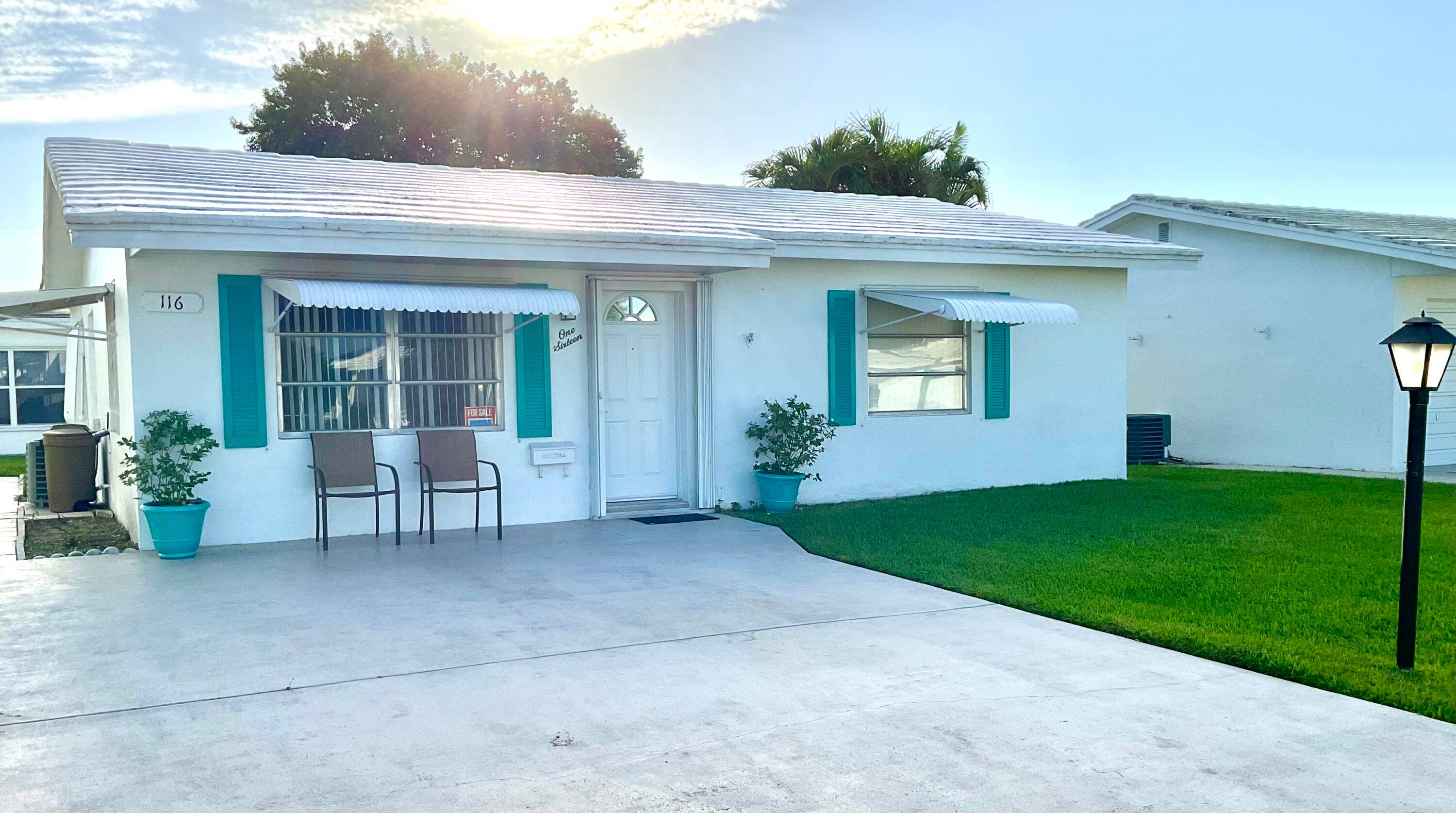 Beautifully updated light and bright 2BR 1BA home with 32X32' porcelain tile set on the diagonal throughout.