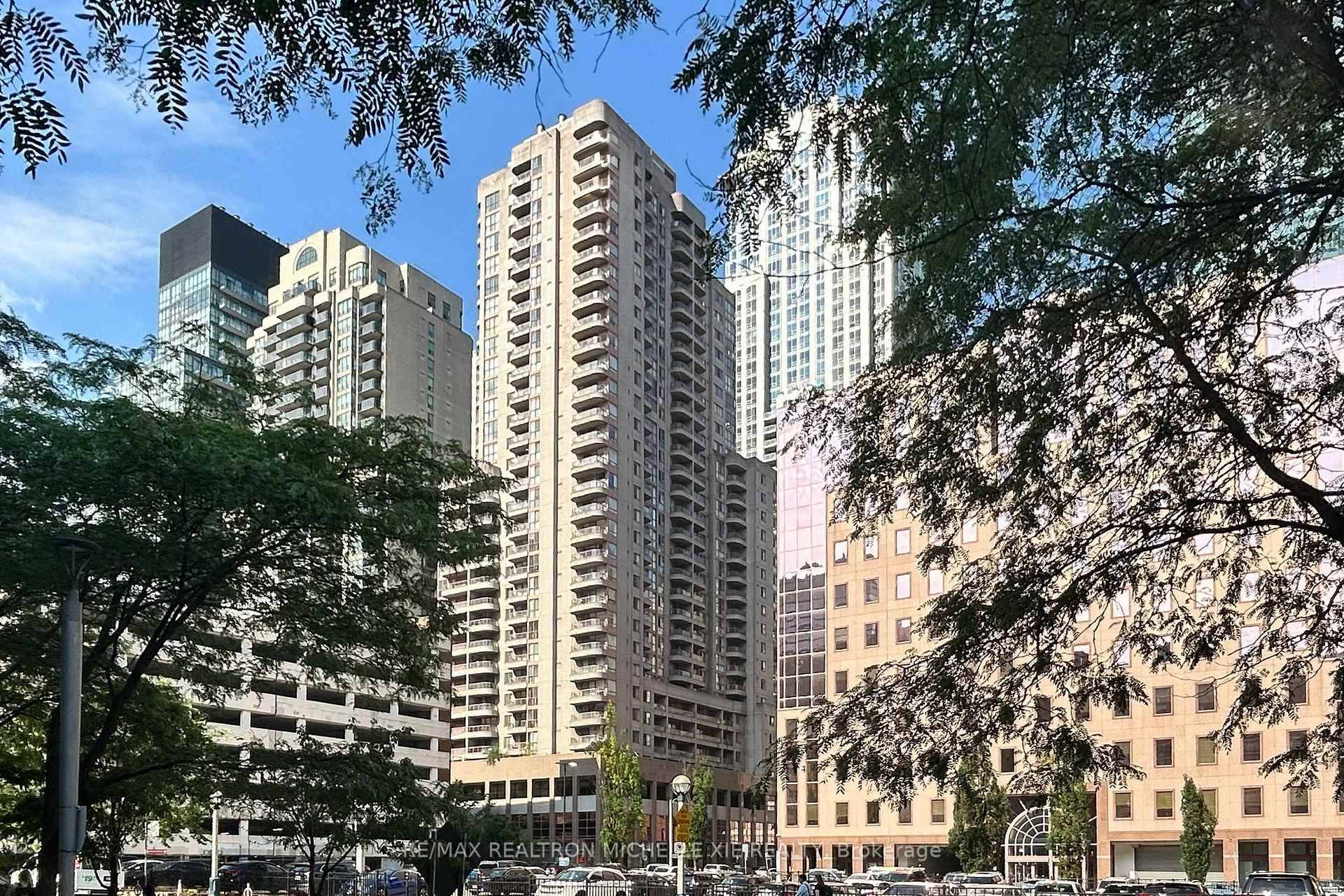 Bay And College ! Live In The Heart Of Downtown !