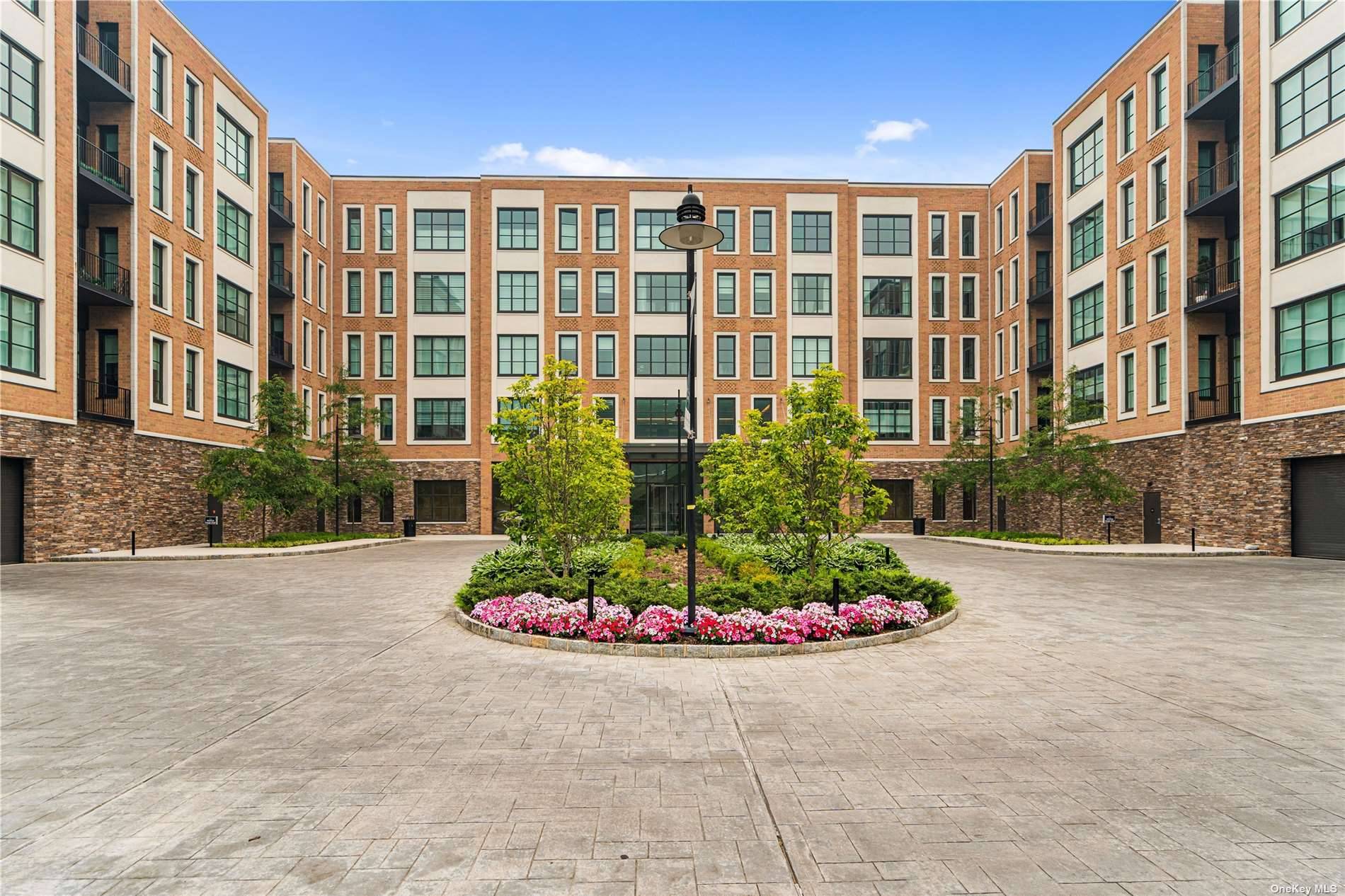 GLEN COVE. Luxury living at its finest, within the Beacon at Garvies Point ; nestled on 56 acres of waterfront, residence 1309, an exquisite 2 bedroom, 2 full bathroom Penthouse, ...