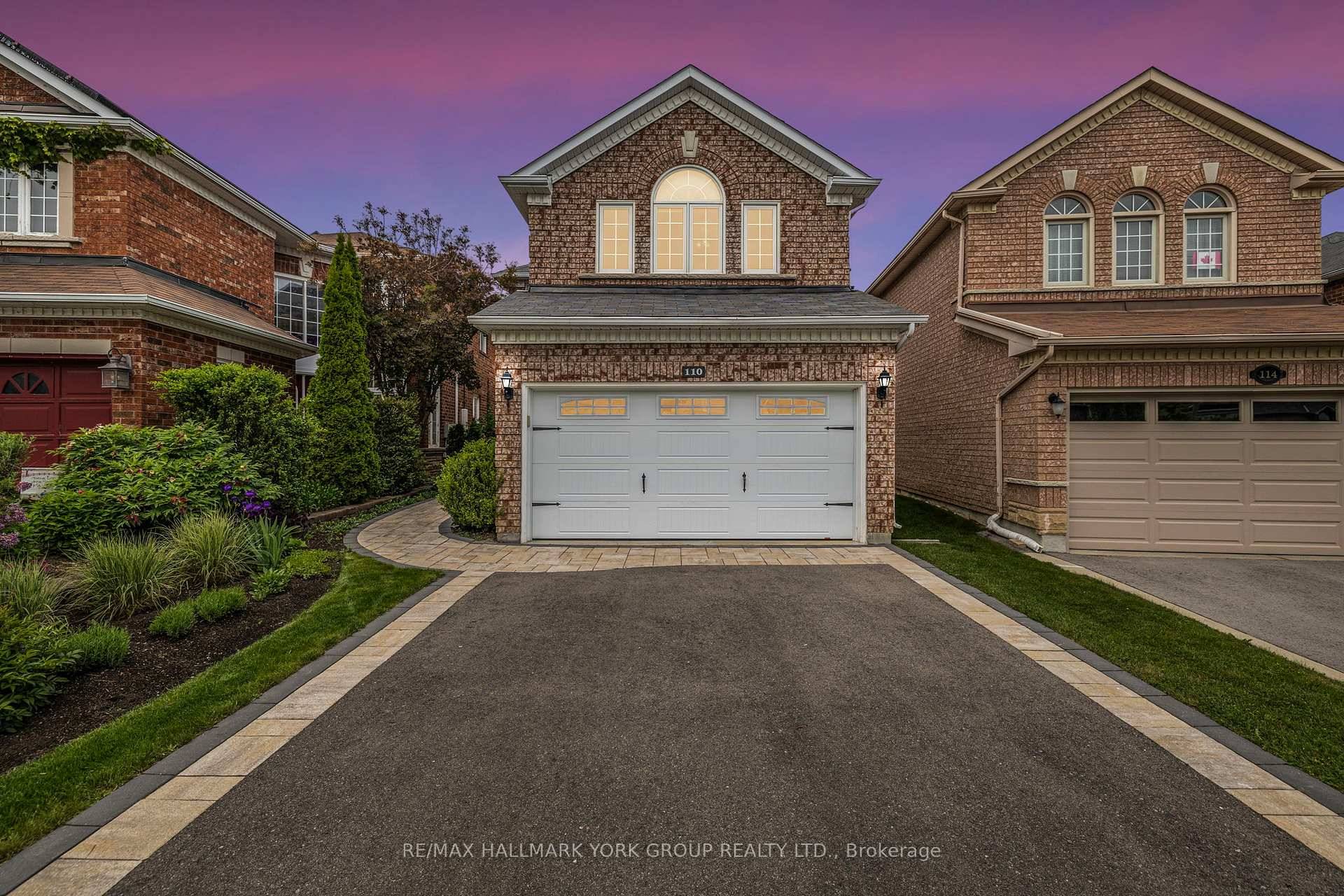 Opportunity knocks ! This Tastefully appointed and professionally upgraded 3 1 Bedroom 4 Bathroom family home is located in a desired neighbourhood of Aurora.
