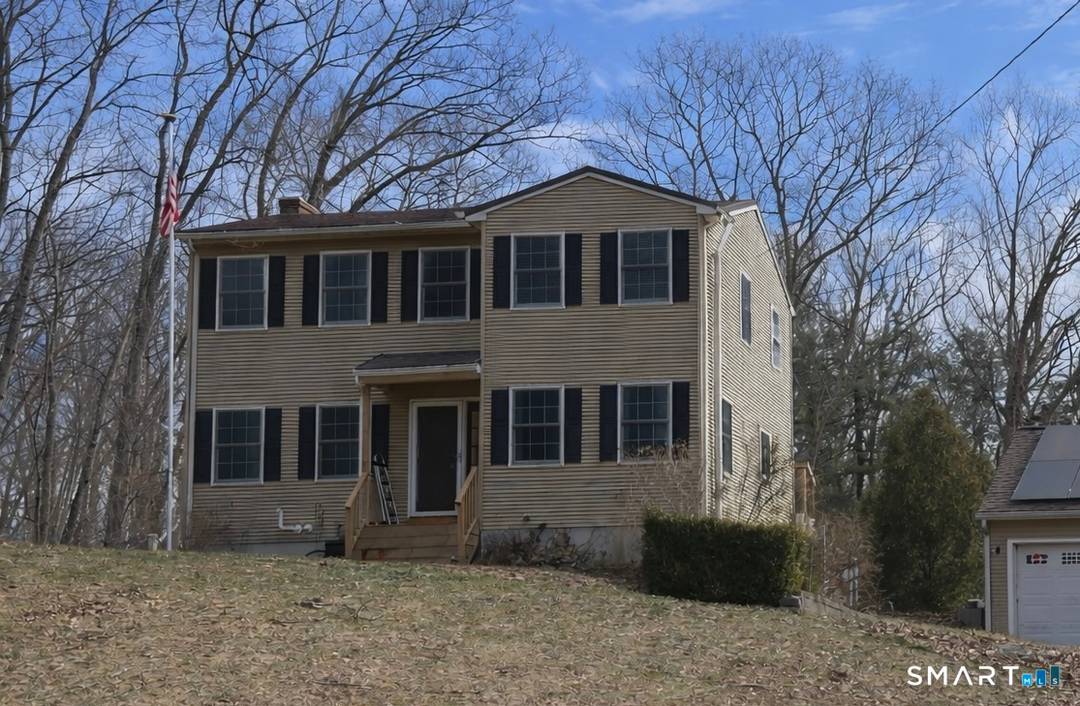 Welcome to this move in ready well maintained 3 bedrooms, 2.