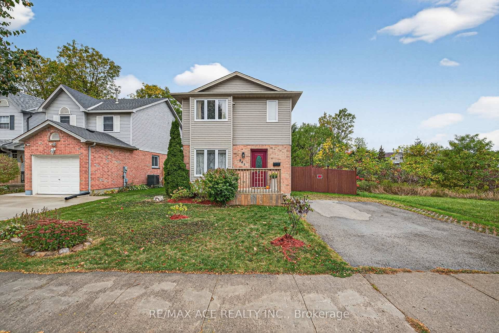 Welcome to 841 Deveron Cres, a 2 Storey Detached.