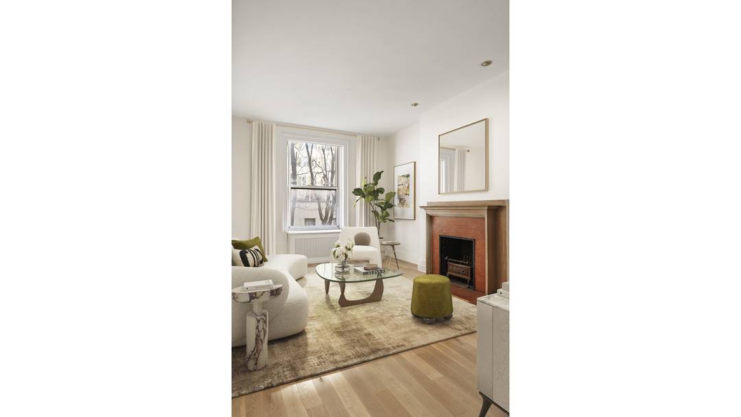 Welcome to Residence 5B at 20 East 84th Street, a beautifully proportioned one bedroom located just moments from Central Park, Museum Mile, and the Metropolitan Museum of Art.