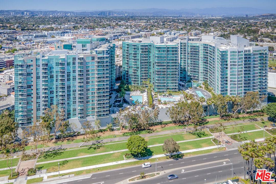 13700   Marina Pointe Dr 1BR Marina Del Rey La