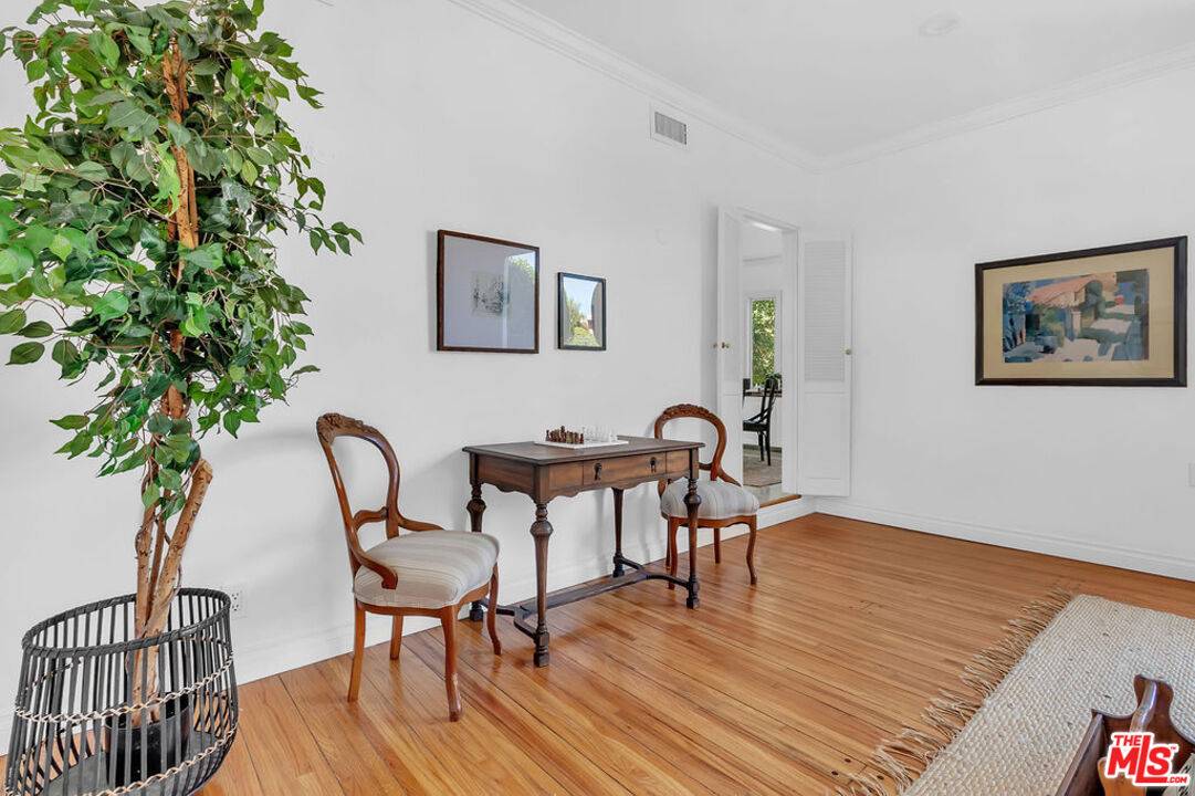 6526 Lindenhurst Ave 3BR Beverly Grove La